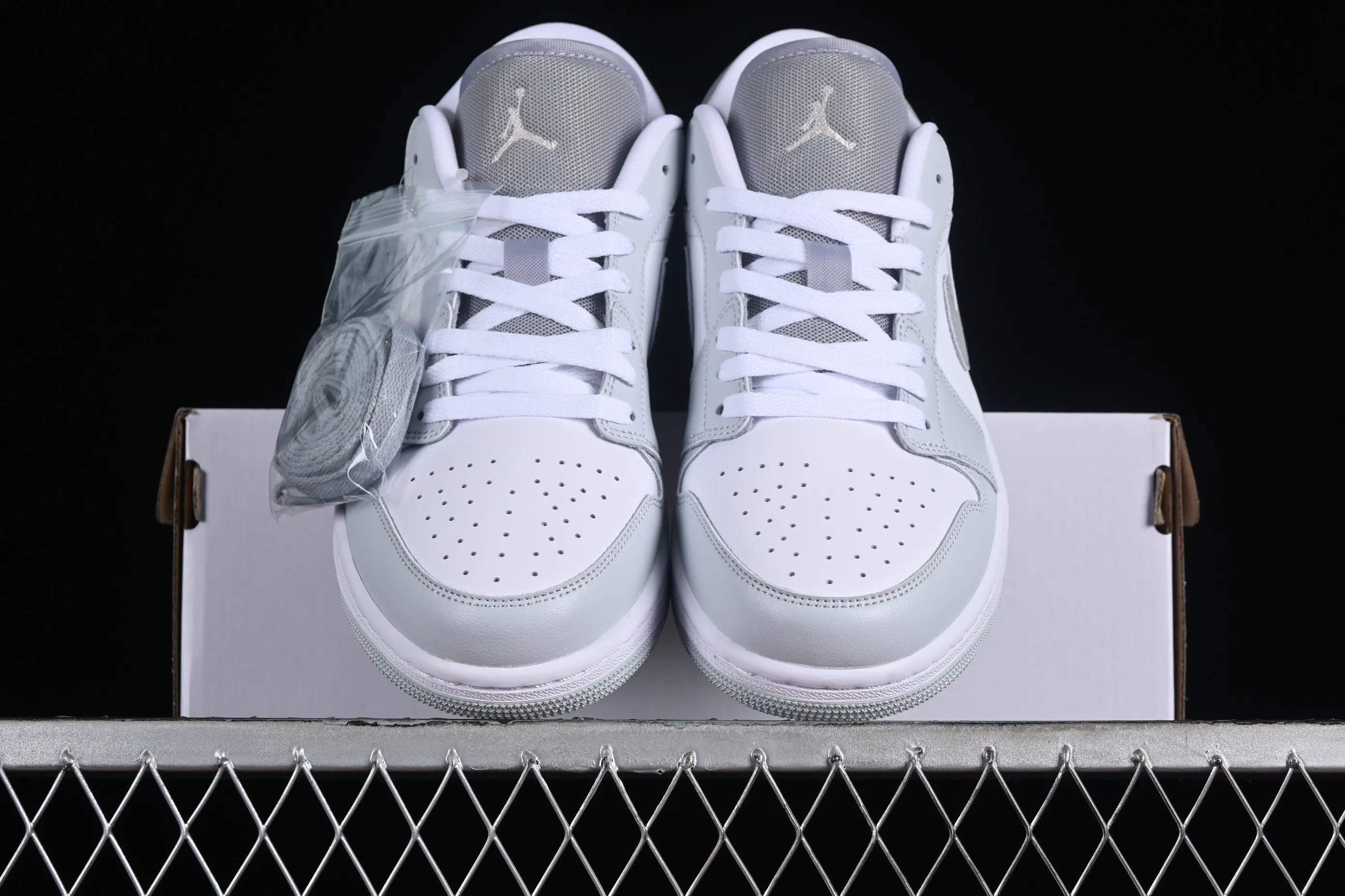 All categories Air Jordan Jordan series basketball shoes Air Jordan 1 Low Air Jordan 1 Low AJ1 Joe 1 white gray low-top cultural and leisure sports sneakers DC0774-106